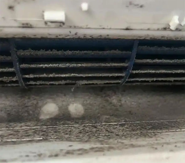 莘县空调吹的风有股烧焦味是怎么回事